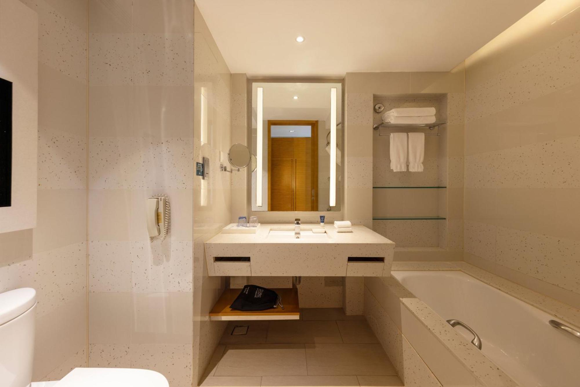 Four Points By Sheraton Shenzhou Peninsula Resort Wanning Buitenkant foto